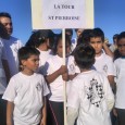 Motivée mais surtout fière, La Tour Saint-Pierroise a défilé le 14 juillet 2015 au front de mer de Saint-Pierre. L’objectif a été de promouvoir le club d’échecs de Saint-Pierre!